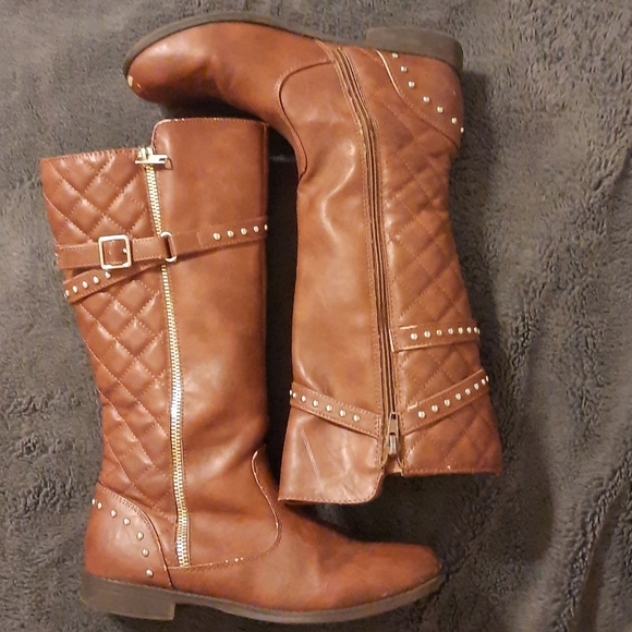 boots - Picture 1 of 4